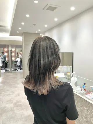 セミロング カラー サキ🤍ハイトーン 🩰くびれ巻きヘアのヘアスタイル