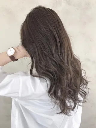 ロング カラー AHNKISM所属・トレンドレイヤー/ 透明感カラーのヘアスタイル