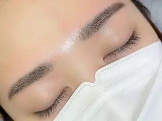 アイブロウ Allybell🫧 Annaのマツエク・マツパデザイン