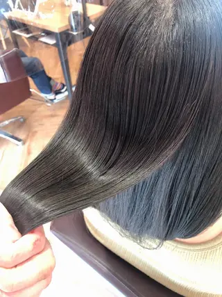 セミロング カラー 韓国🇰🇷レイヤー 映える顔周り🩷のヘアスタイル