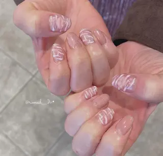 ネイル マツエク・マツパ 𝘙𝘪𝘰𝘯𝘢 ...🕯🤍のネイルデザイン