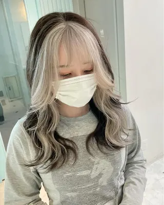 セミロング カラー 🩵ハイトーン 美咲🩵のヘアスタイル