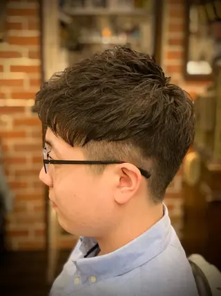 ミディアム HIRO銀座　バーバーショップ丸の内所属・ヒロ銀座 林のヘアスタイル