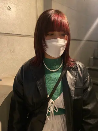 ミディアム カラー 室谷 侑奈のヘアスタイル