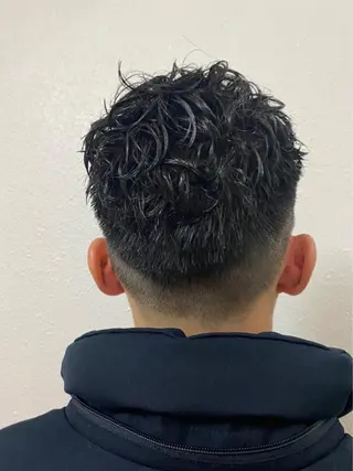 パーマ メンズ 糟谷 慈英のヘアスタイル