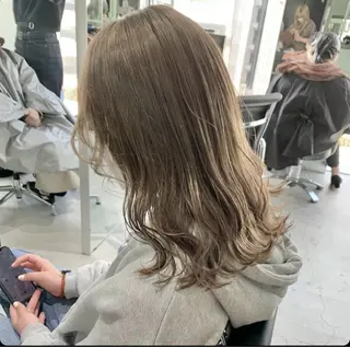 セミロング 暖色/まろベージュ/ シカタユウカのヘアスタイル