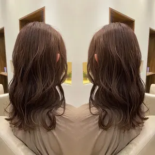 ミディアム 鈴木 奈波のヘアスタイル