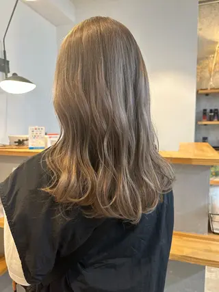 ミディアム カラー yuika .のヘアスタイル