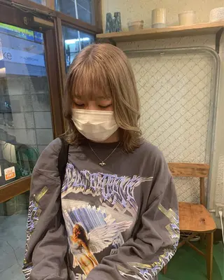 ミディアム ブリーチ/ウルフ ハッシュカット/石山のヘアスタイル