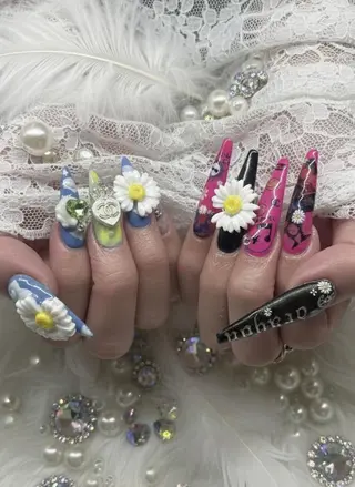 ネイル 24時間営業 UNABOMBAのネイルデザイン