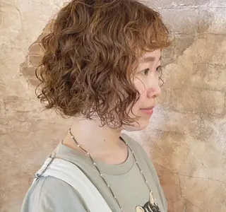 ショート カラー パーマ ブリーチ、パーマ 西部笑のヘアスタイル