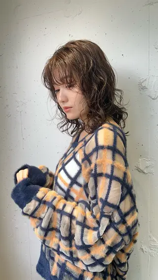 ミディアム カラー パーマ ナチュラル×色気パ ーマ 渋谷/マナミのヘアスタイル