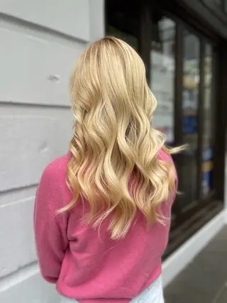 ロング カラー Kana .のヘアスタイル