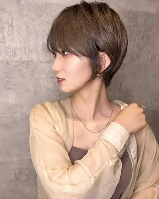 ショート ＿WHITE鳳店 アンダーバーホワイトのヘアスタイル