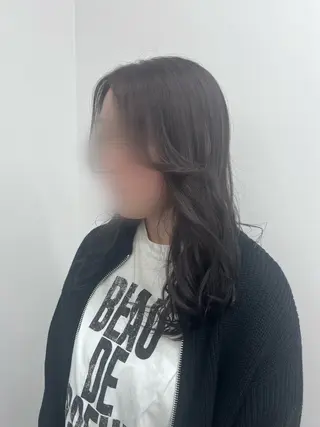 ロング カラー 伊藤 娃麗のヘアスタイル