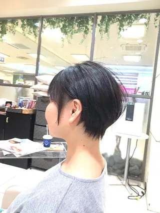 ショート MODEks eau 佐藤優志のヘアスタイル