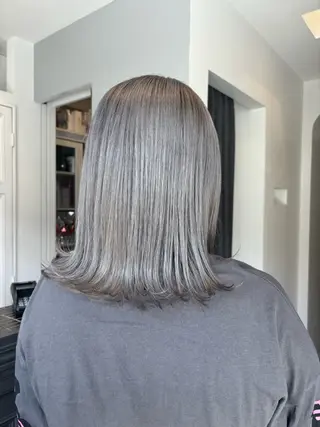 ミディアム カラー 栗林 茉那のヘアスタイル