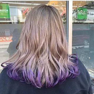 セミロング カラー 関 桃子のヘアスタイル