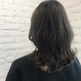 ミディアム カラー いけだ　ひかり ハイライトくびれヘアのヘアスタイル
