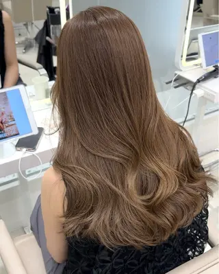 ロング IVE所属・透け感カラー 髪質改善🫧Annaのヘアスタイル