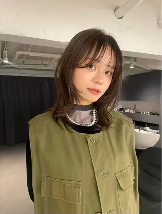 ミディアム SAKI 新宿のヘアスタイル