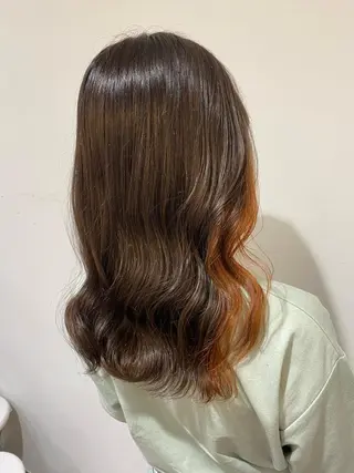 ミディアム カラー 小畑 杏実のヘアスタイル