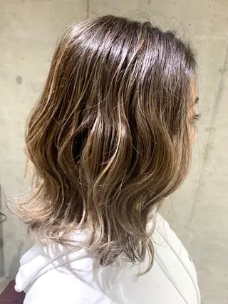 ミディアム カラー ハイライトが 得意なニキです😊のヘアスタイル
