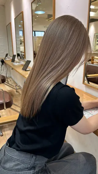 セミロング カラー Lomalia Moemiのヘアスタイル