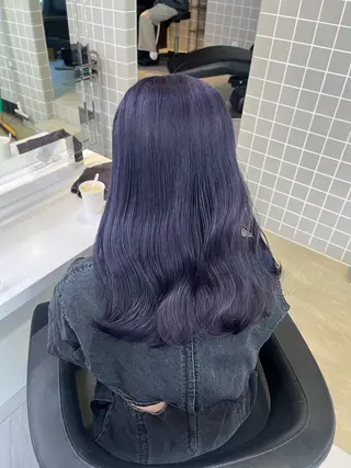 セミロング 寒色＆ブリーチ特化 寒色MiOのヘアスタイル