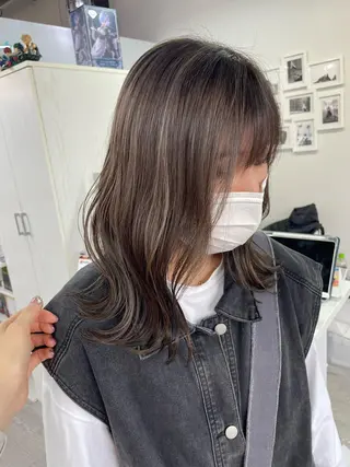 カラー オノ アカネのヘアスタイル