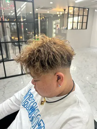 ショート パーマ メンズ 沖田 光世のヘアスタイル