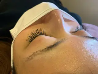 マツエク・マツパ 舟橋 瑞稀のヘアスタイル