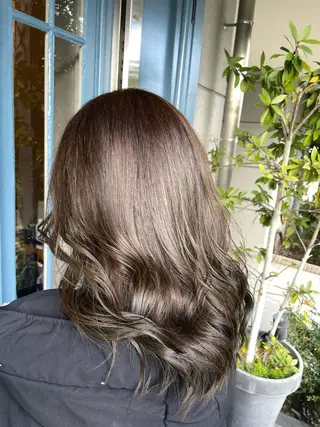 セミロング ブリーチ毛矯正.髪質 改善.髪にドラマをのヘアスタイル