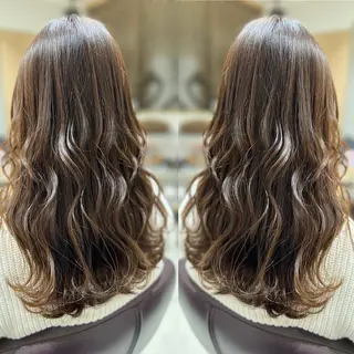 ロング Aile所属・酸性ストレート／カラ ー/山下高明のヘアスタイル