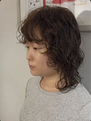 ミディアム パーマ ハイトーン/デザイン 新宿👩‍🦳戸羽のヘアスタイル