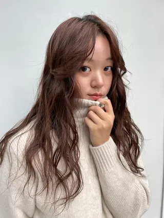 ロング パーマ Koto🌿 ブリーチなしカラーのヘアスタイル