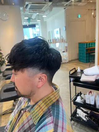 ミディアム パーマ メンズ RIN／韓国ヘア レイヤーカットのヘアスタイル