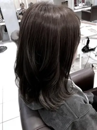 セミロング カラー ブリーチカラー🌈 嘉名 真樹のヘアスタイル