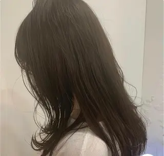 セミロング Aube Hair McQueen所属・クリハラ シュウのヘアスタイル
