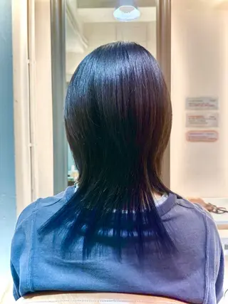 セミロング タツキ／レイヤー／ パーマ／艶カラーのヘアスタイル