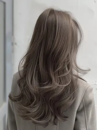 ロング MIO 顔周りレイヤー🌟のヘアスタイル