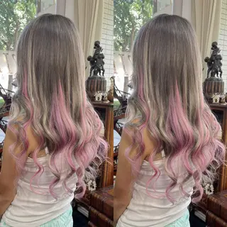 ロング カラー モモカ/ハイトーン /バレイヤージュのヘアスタイル