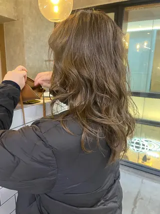 ロング カラー 細川 夕利亜のヘアスタイル