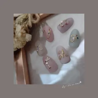 ミディアム ラヴィアン ローズのネイルデザイン