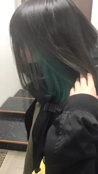 ショート カラー ヤナ マネージャーのヘアスタイル