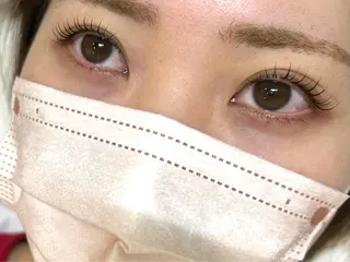 マツエク・マツパ カドムラ モエのヘアスタイル