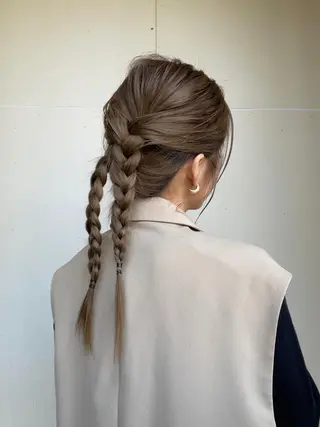 ロング ヘアアレンジ STAR RIVER所属・YUI/ ブリーチカラー🌷のヘアスタイル