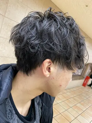 ショート パーマ メンズ 菅村 勇亮のヘアスタイル