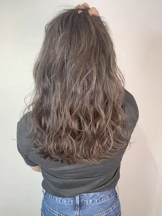 セミロング ＿WHITE鳳店 アンダーバーホワイトのヘアスタイル