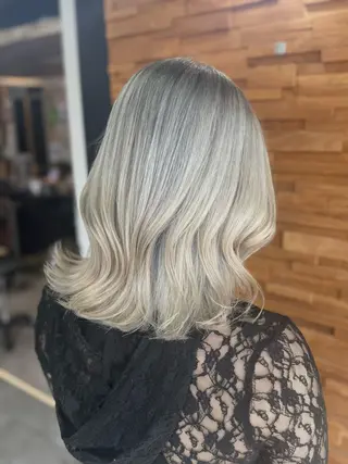 ミディアム lapis  Rie シールエクハイトーンのヘアスタイル